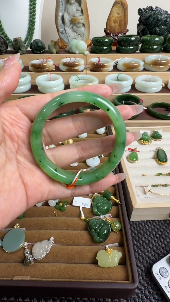 颈饰未镶嵌和田玉手镯56