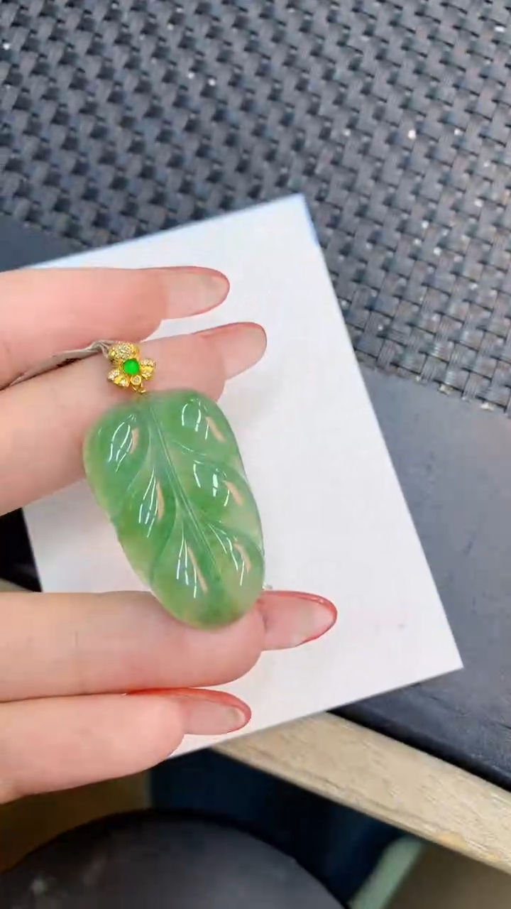 颈饰18K金镶嵌翡翠1