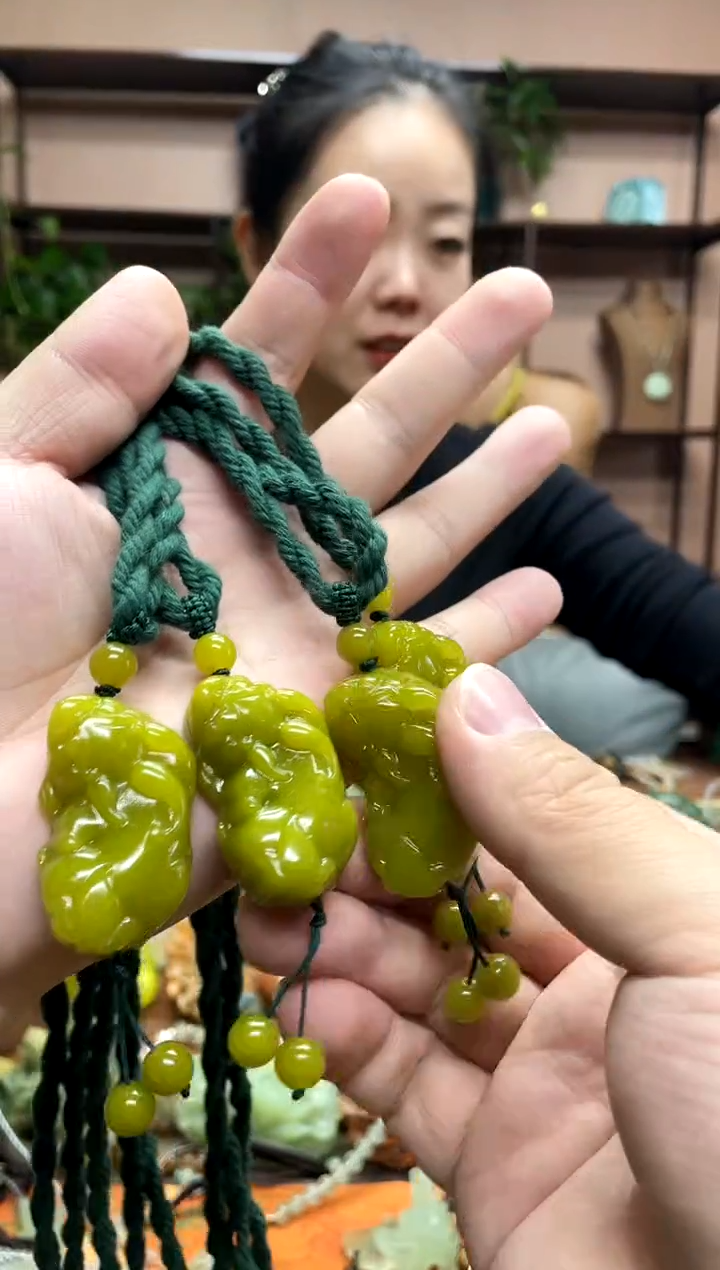 未镶嵌岫玉吊坠多样性发货发其中之一