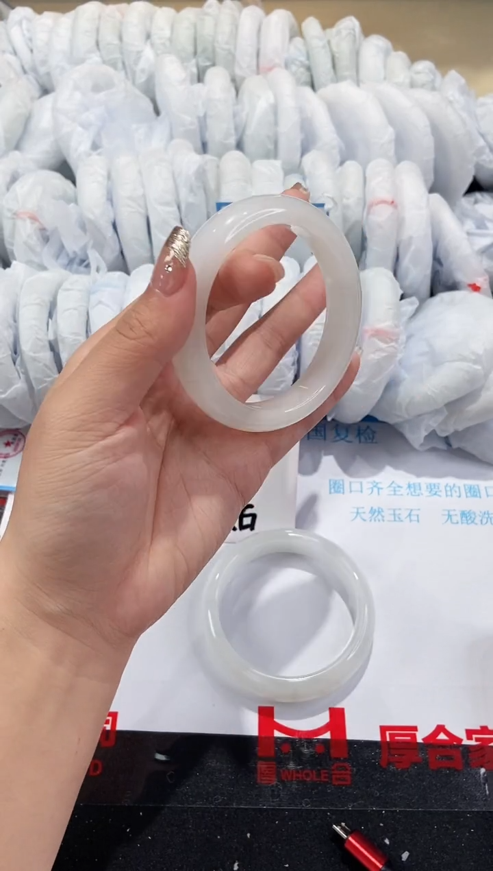 【闪购商品】石英质玉手镯未镶嵌130-58.2