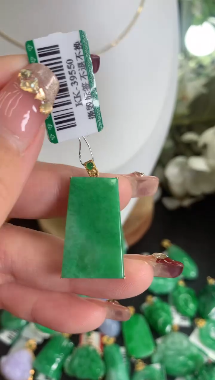 【闪购商品】翡翠吊坠(不含链)18K金镶嵌挂件