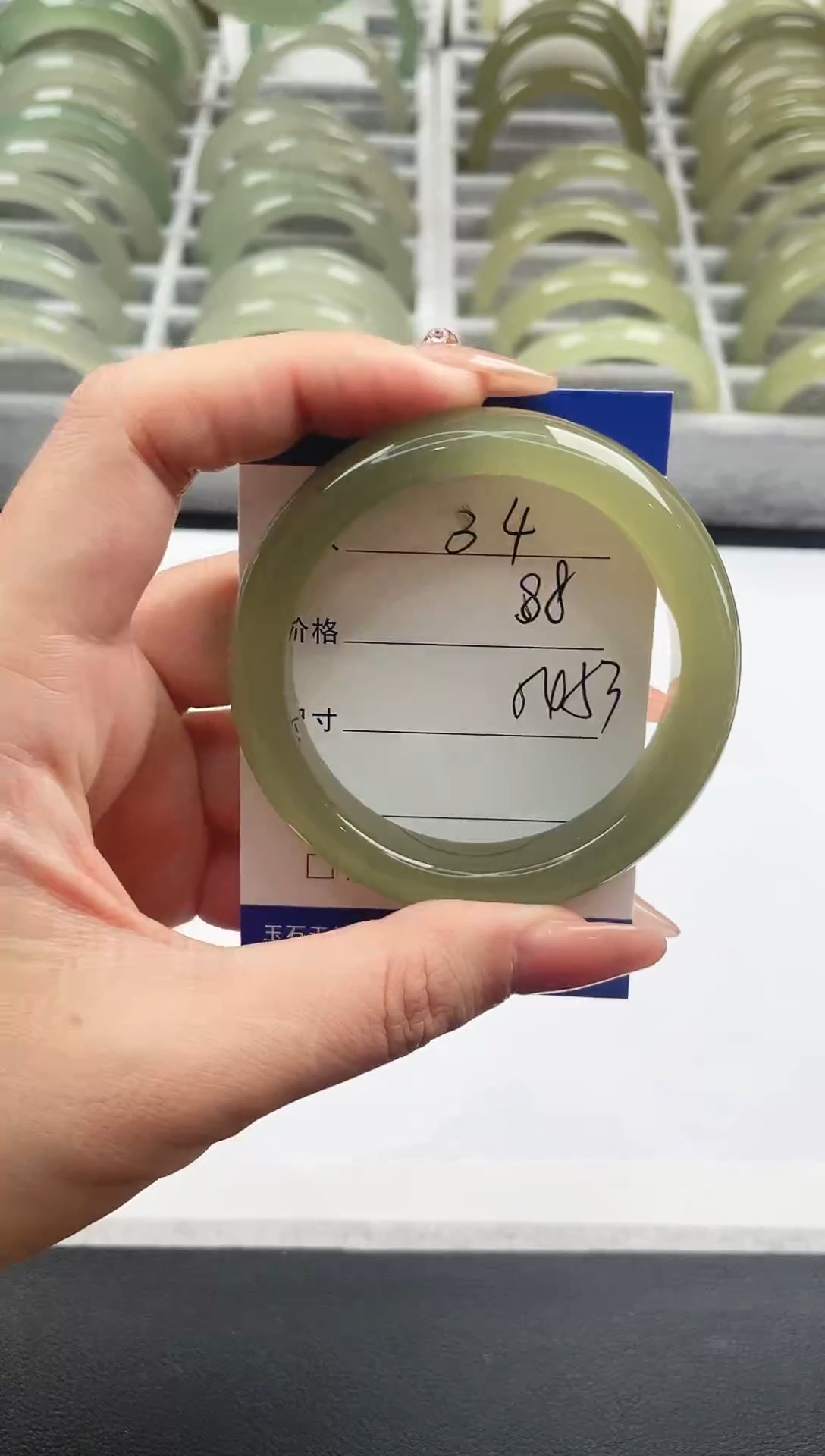 未镶嵌手镯石英质玉湖水绿54