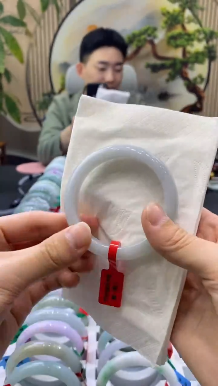 未镶嵌手镯翡翠8605