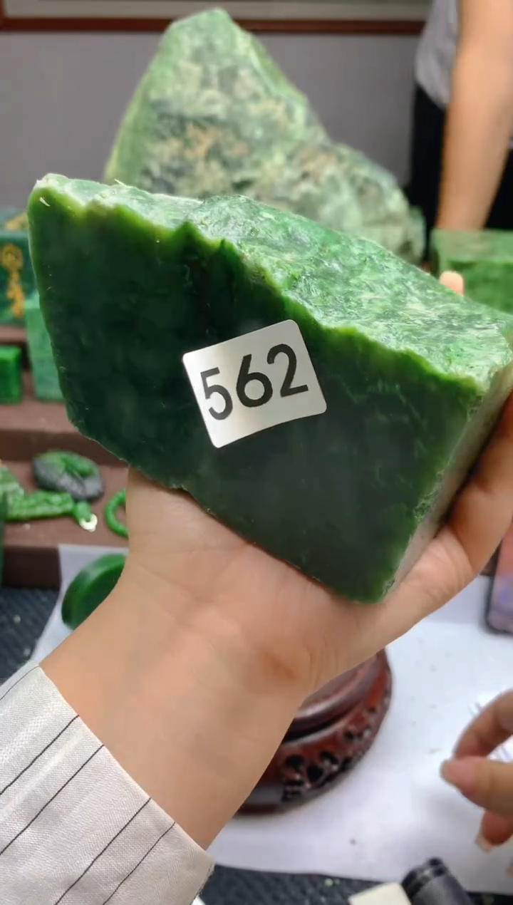 和田玉（碧玉）未镶嵌珠宝半成品562