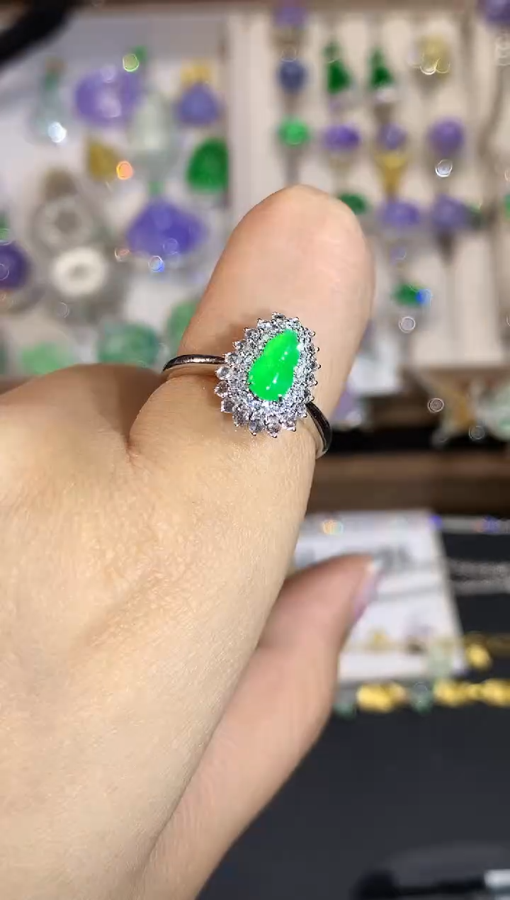 翡翠18K金镶嵌戒指LYH0519