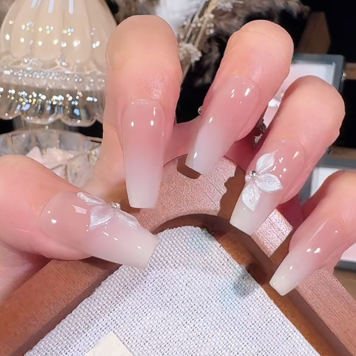 【白玉兰】纯手工穿戴甲美甲穿戴轻奢高级感渐变甲片纯欲新款流行