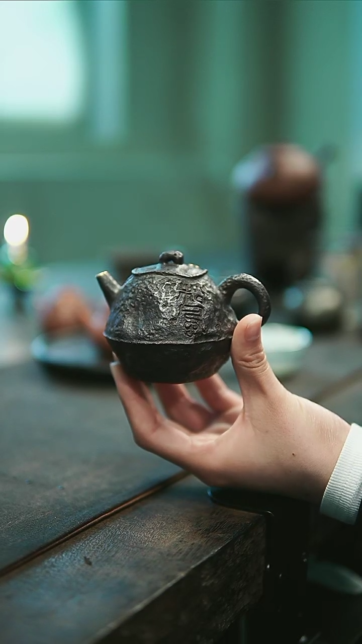 【闪购商品】松风舍紫砂手捏壶包金