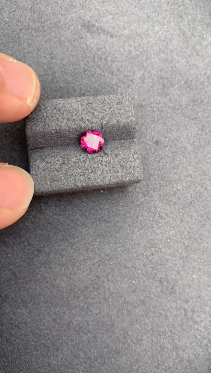 【闪购商品】石榴石裸石未镶嵌1ct镁铝榴石