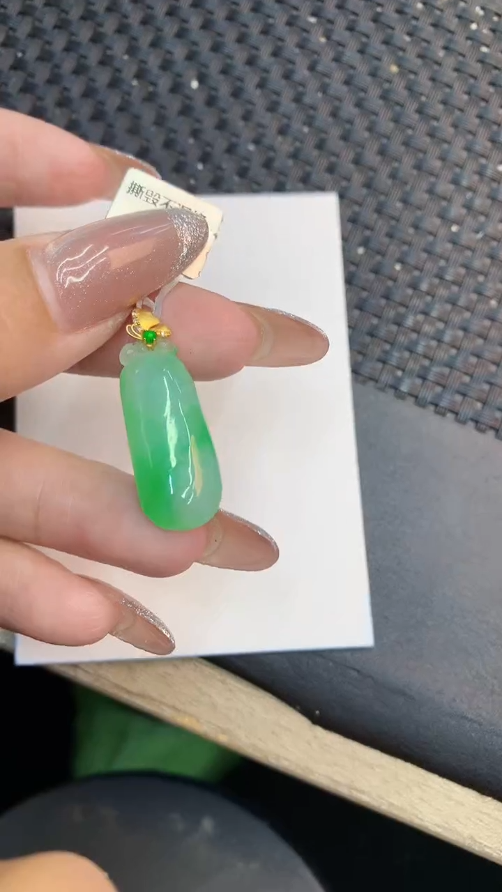 颈饰18K金镶嵌翡翠1