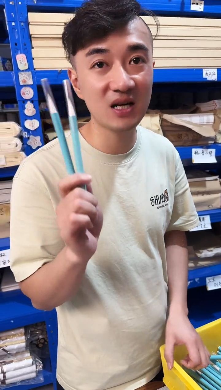 蓝色笔杆兼毫中楷毛笔2支