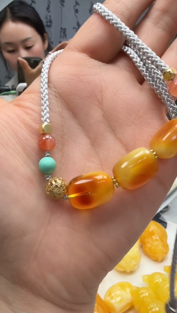 裸石琥珀未镶嵌如图