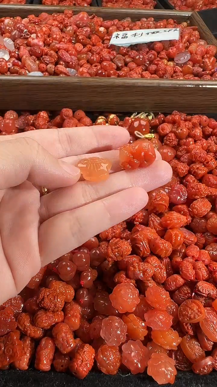 颈饰未镶嵌南红玛瑙1