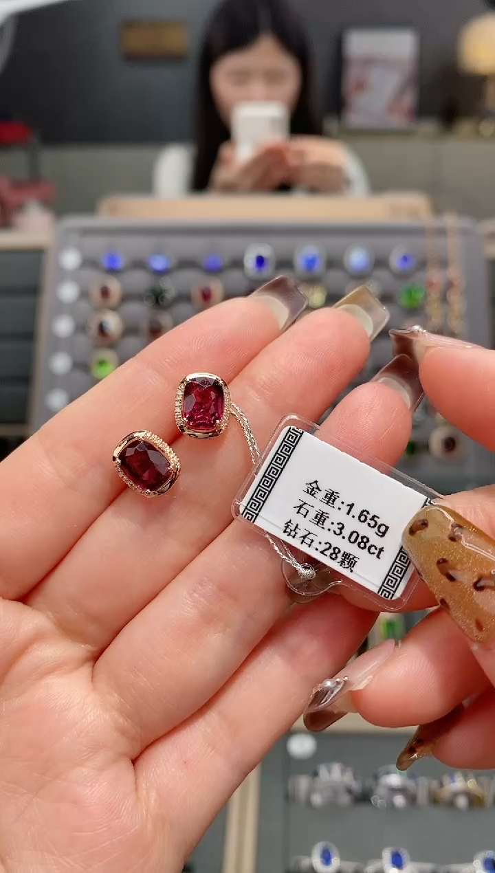 【闪购商品】碧玺耳饰18K金镶嵌3.08配钻