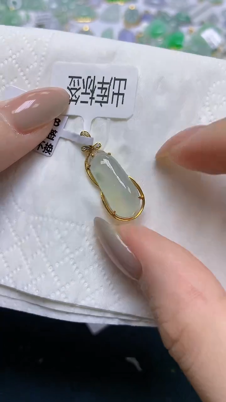 翡翠18K金镶嵌颈饰天然缅甸A货翡翠