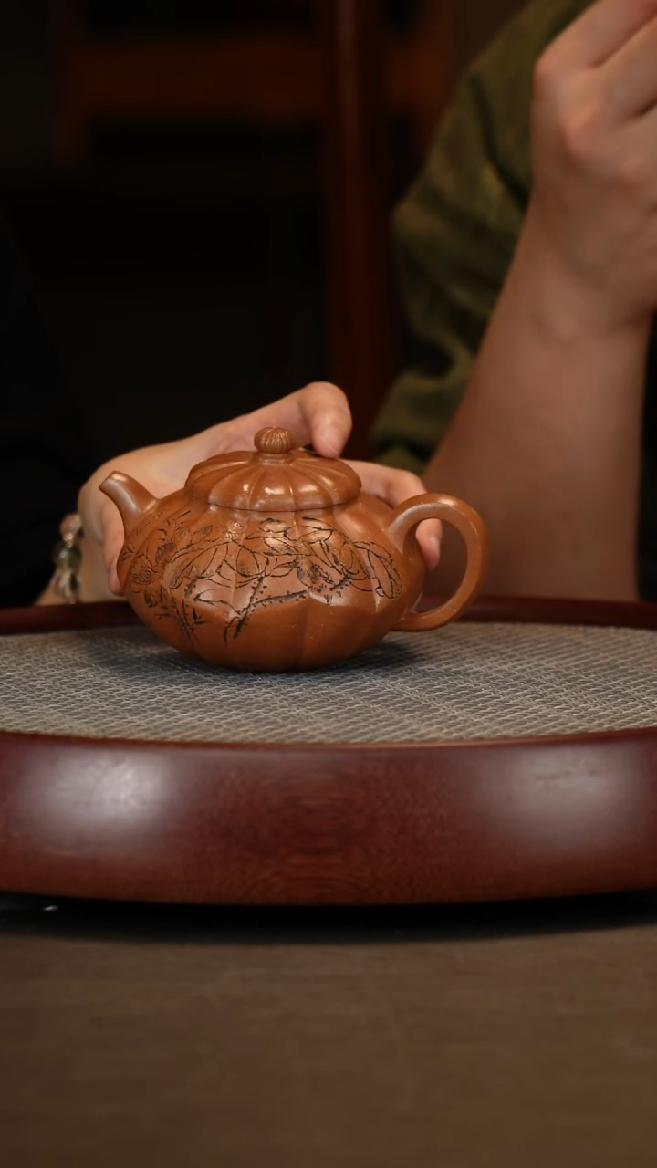 【闪购商品】紫砂茶壶蟹黄段筋纹合欢280c