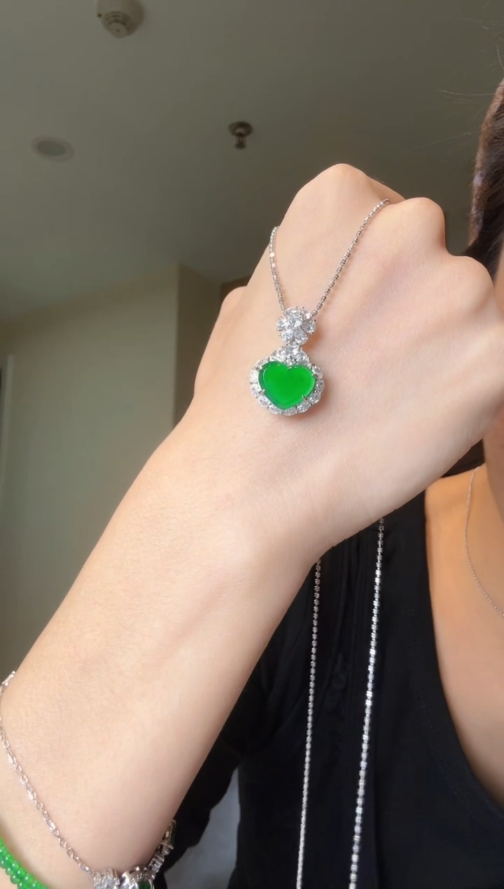 【闪购商品】翡翠吊坠(不含链)银S925镶嵌天然翡翠吊坠