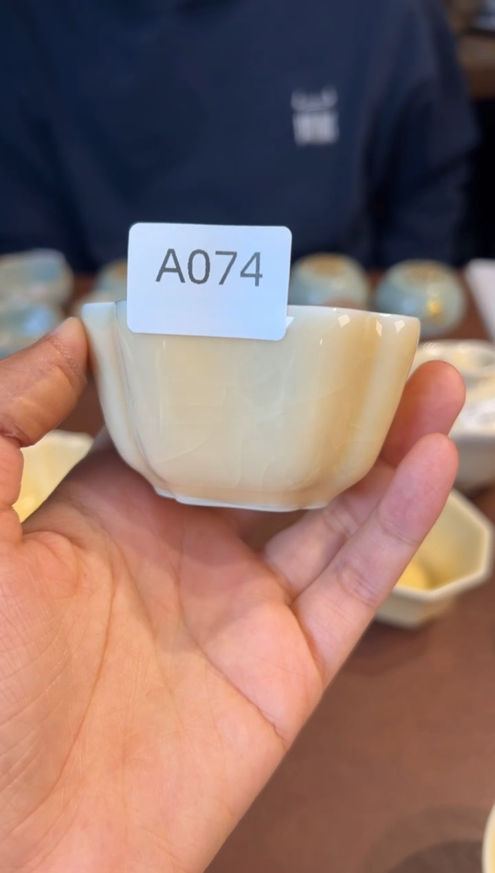 【闪购商品】瓷片问鼎        鹅黄四方A074