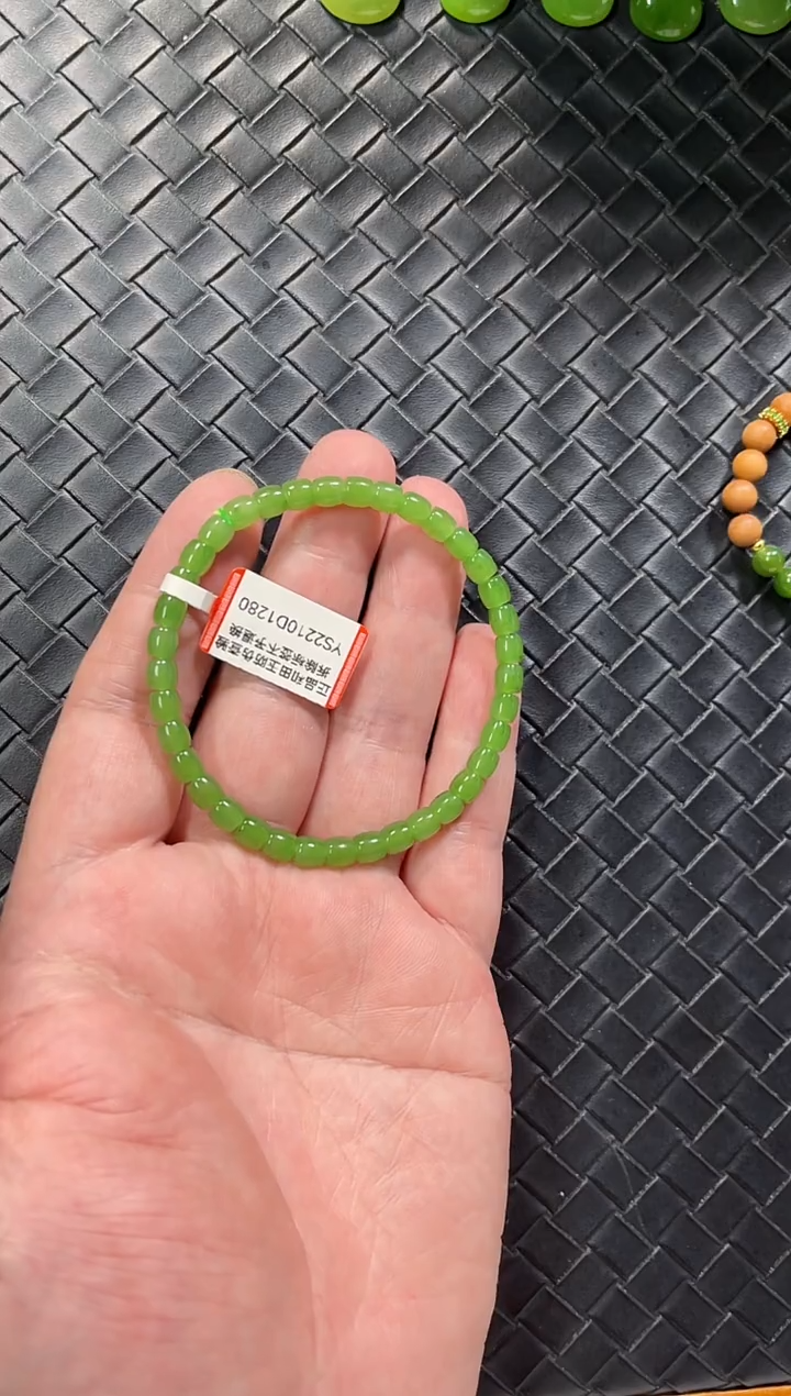 颈饰未镶嵌和田玉（碧玉）±5*5mm苹果绿单圈手串多样性发一