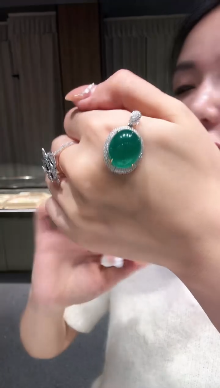 铂Pt950镶嵌吊坠（不含链）祖母绿16.00ct CE0039