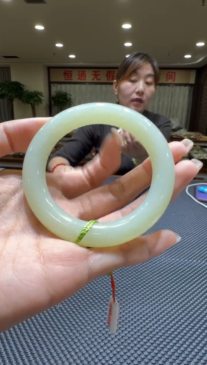 颈饰未镶嵌和田玉手镯57圆条