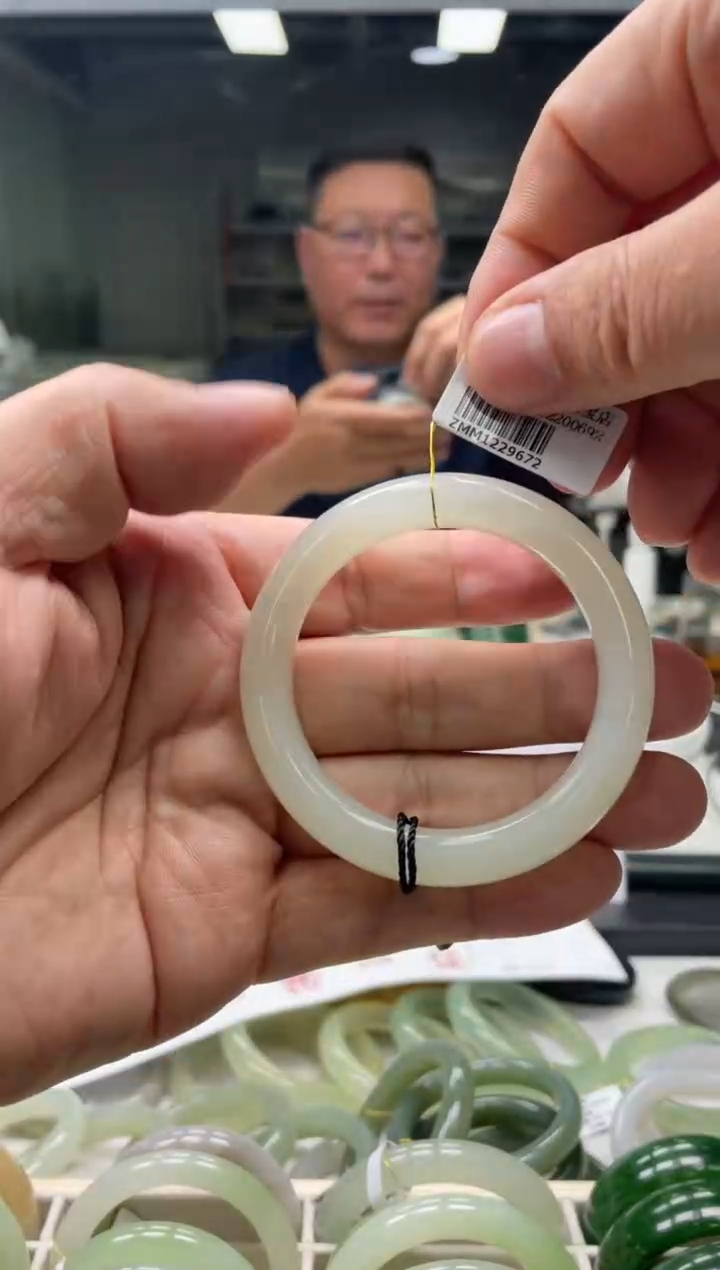 【闪购商品】和田玉手镯未镶嵌编码 9672圈口51-52