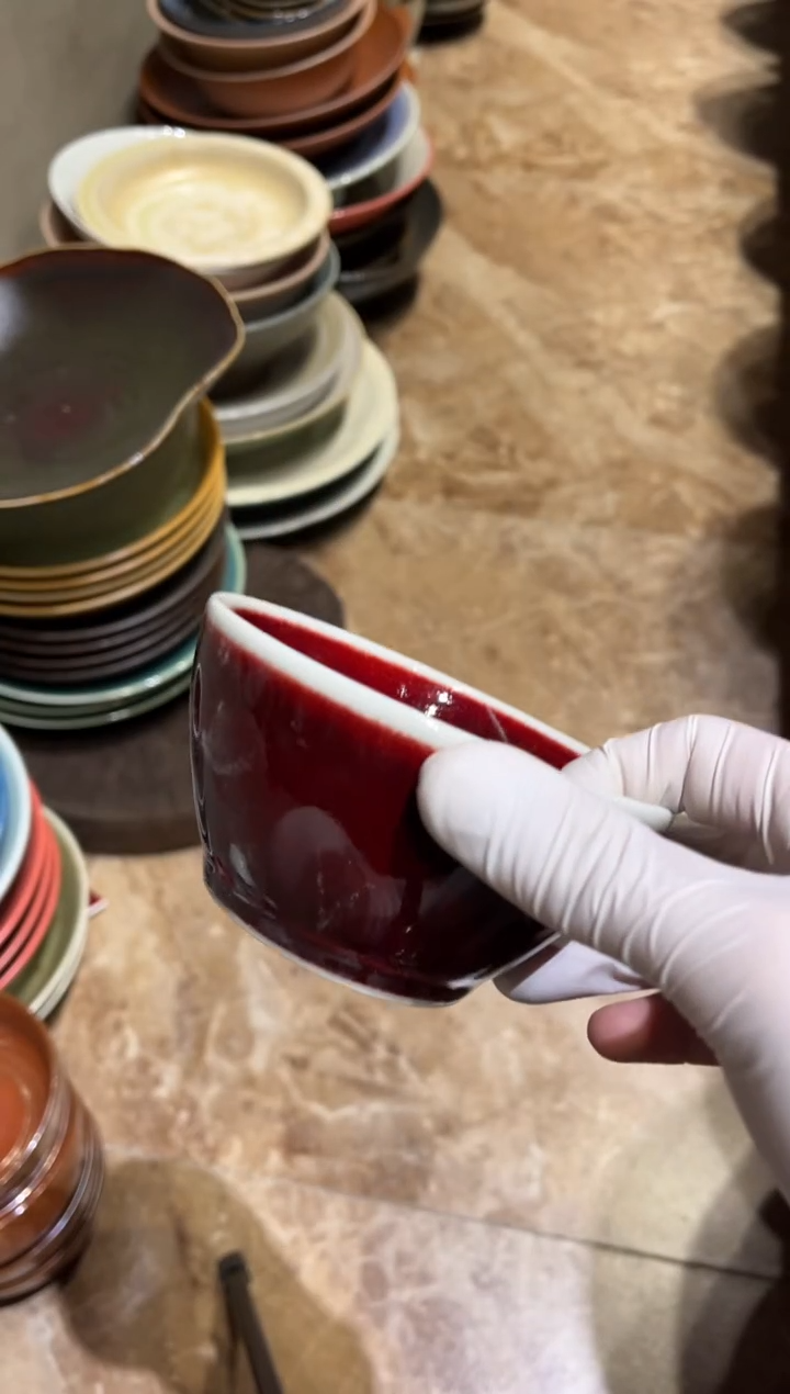 【闪购商品】瓷片509微瑕郎红马蹄碗1个