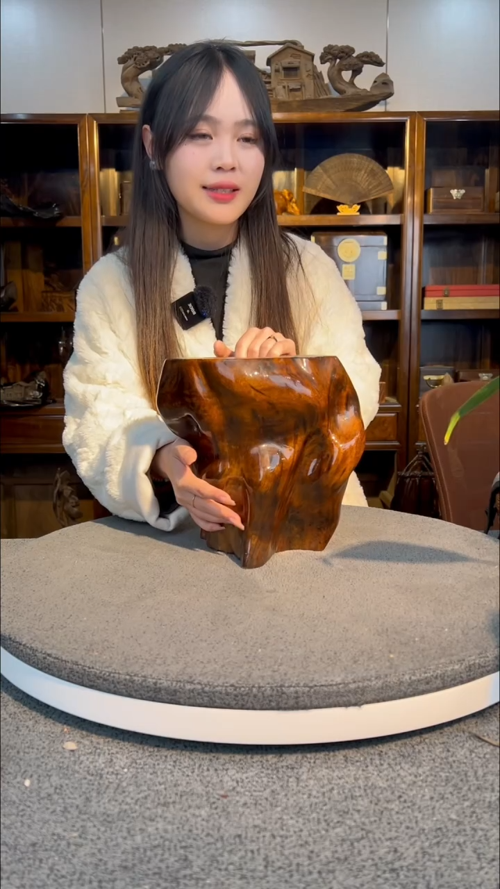 【闪购商品】金丝楠木雕随形笔筒1