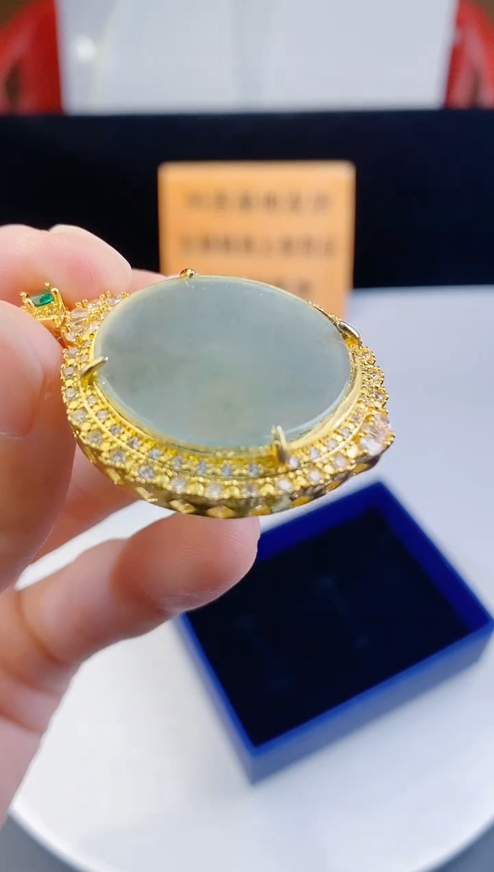颈饰未镶嵌翡翠     