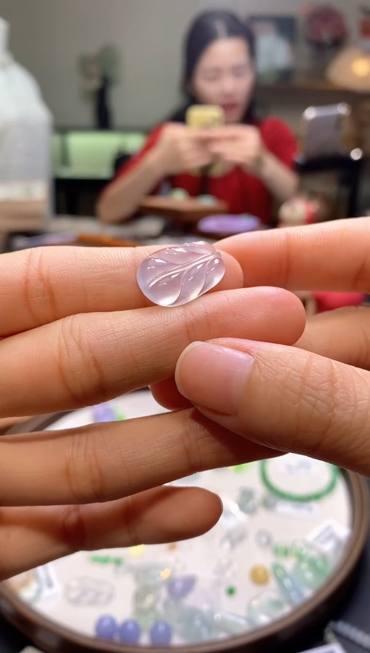 翡翠未镶嵌颈饰叶子