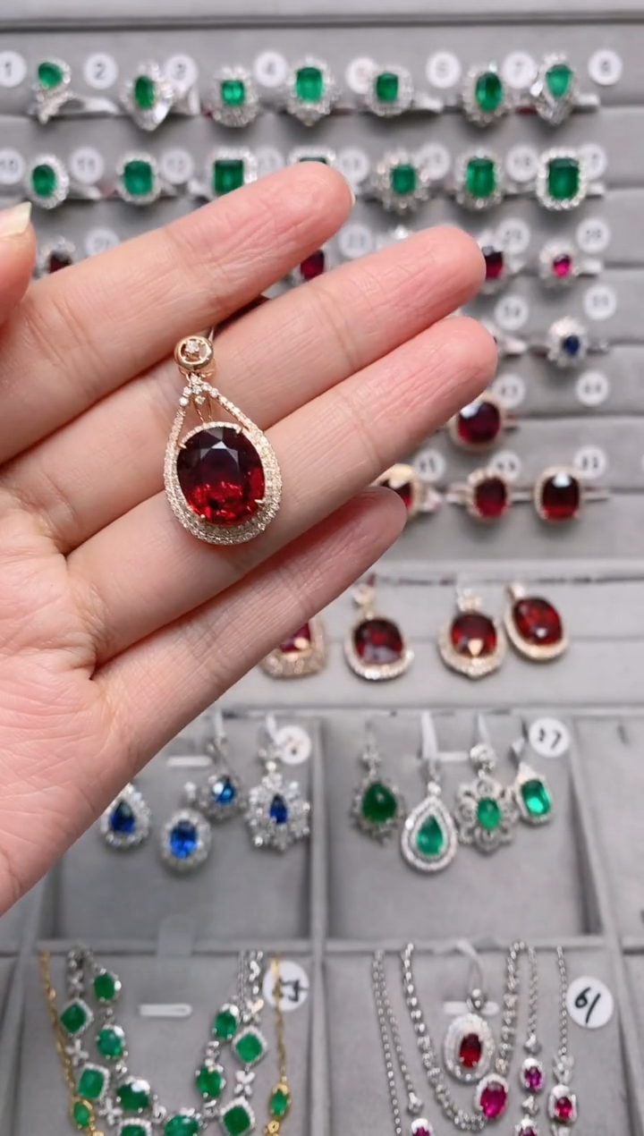 【闪购商品】碧玺18K金吊坠18K金镶嵌·