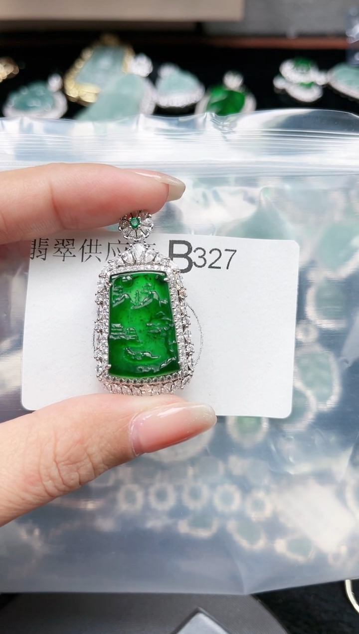 【闪购商品】翡翠颈饰未镶嵌327赠皮绳