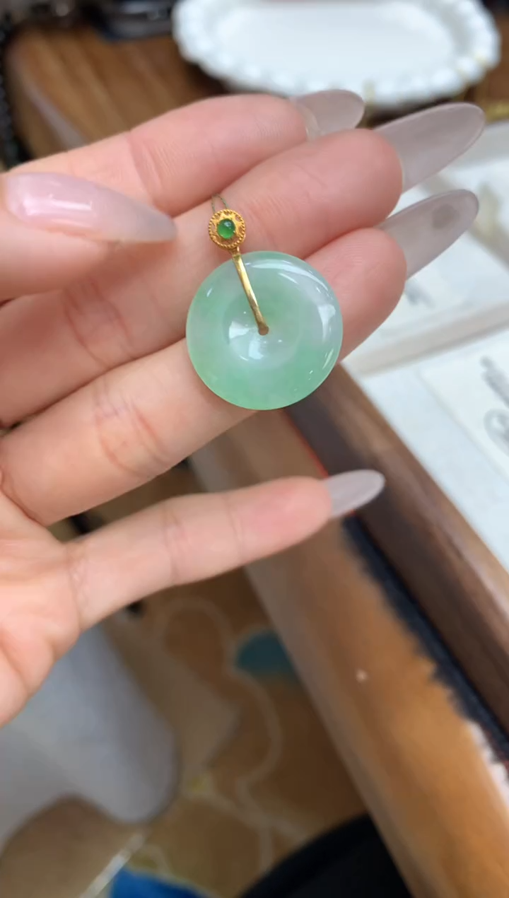 【闪购商品】翡翠颈饰18K金镶嵌平安扣