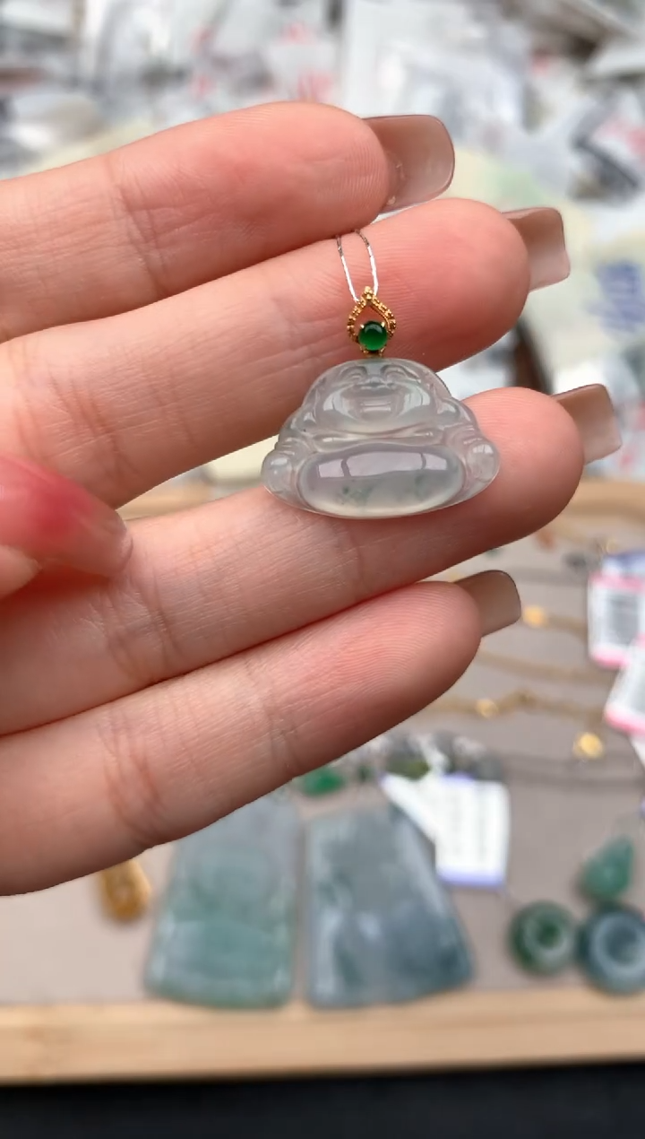 18K金镶嵌挂件翡翠一