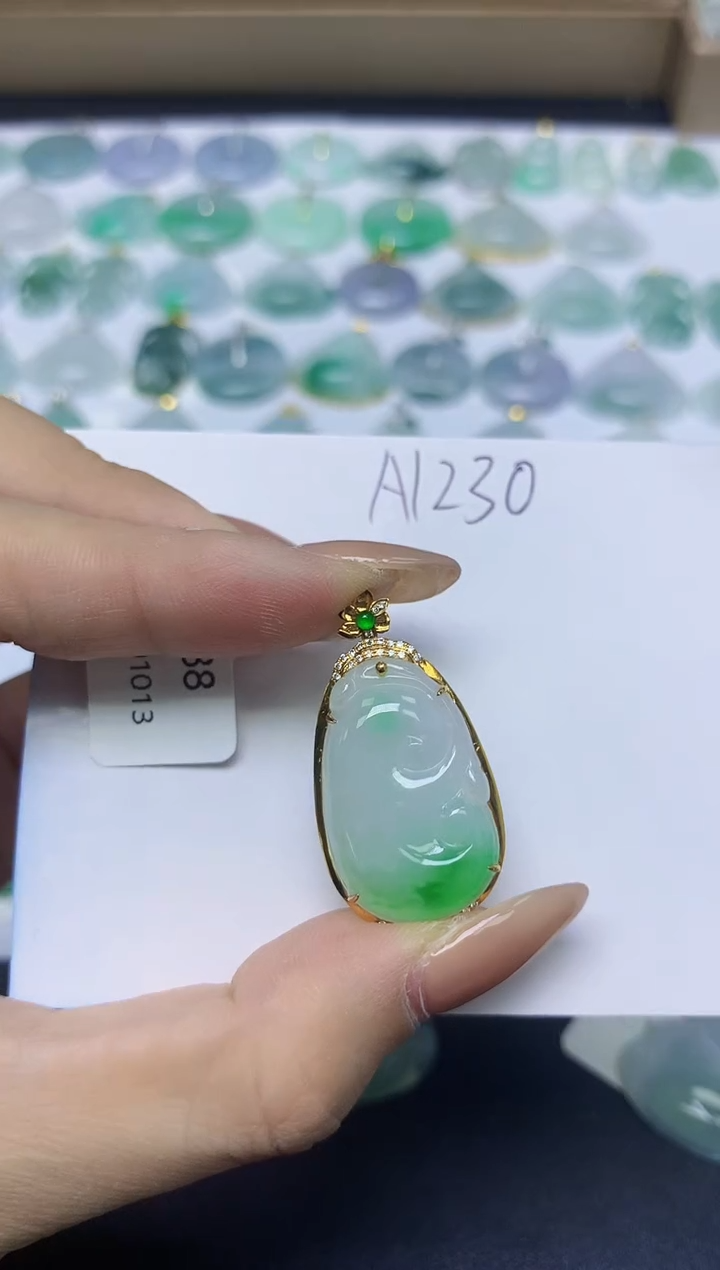 颈饰18K金镶嵌翡翠天然缅甸A货翡翠百元以上9元证书费自理