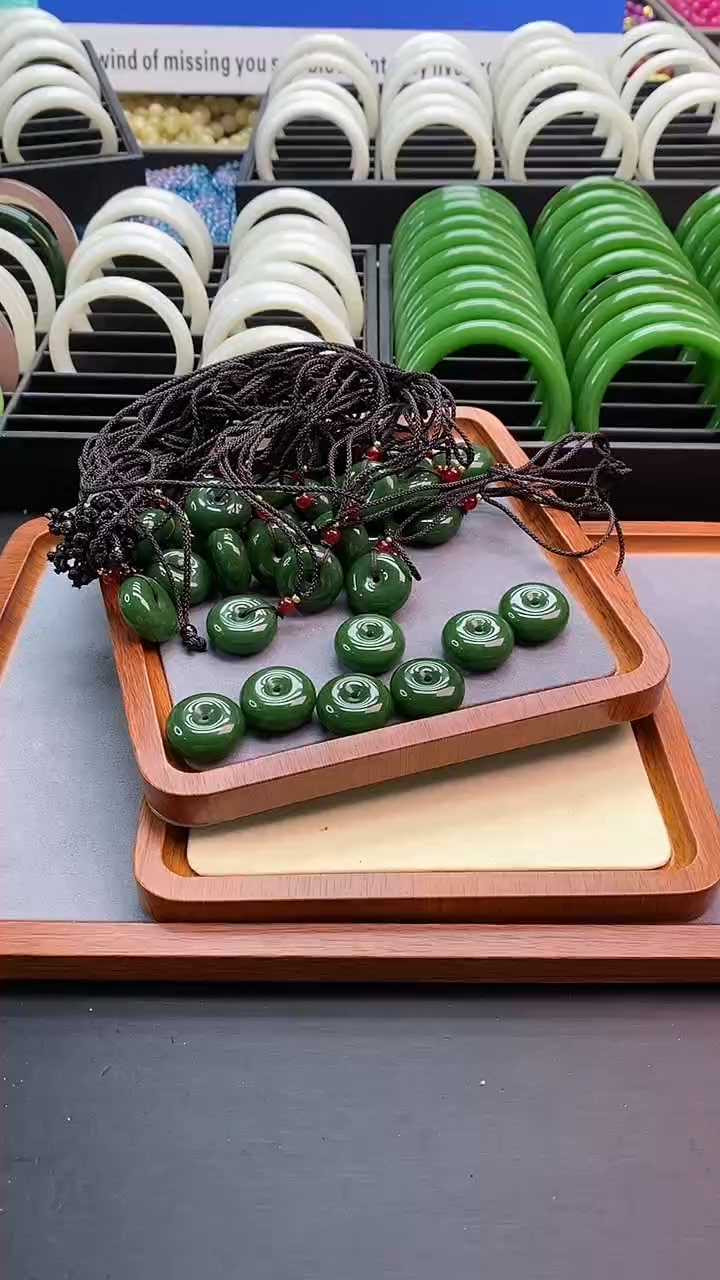 【闪购商品】和田玉吊坠(赠链)未镶嵌平安扣吊坠