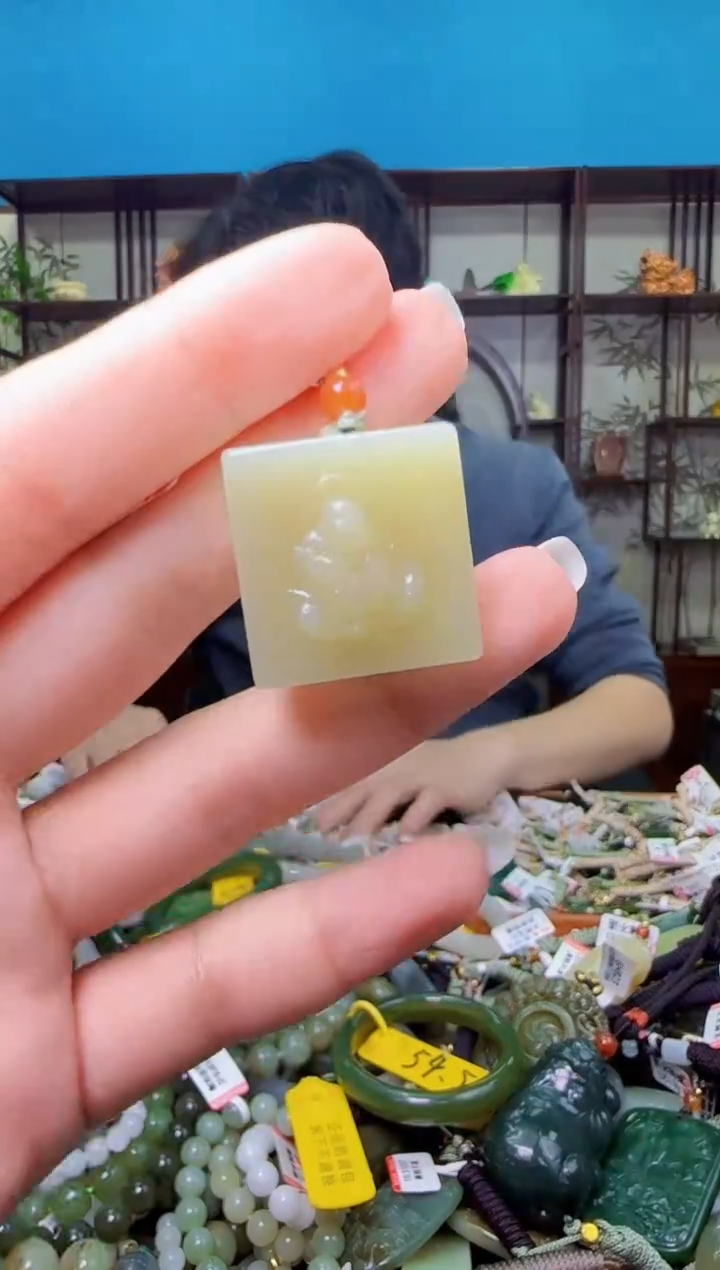 颈饰未镶嵌和田玉1