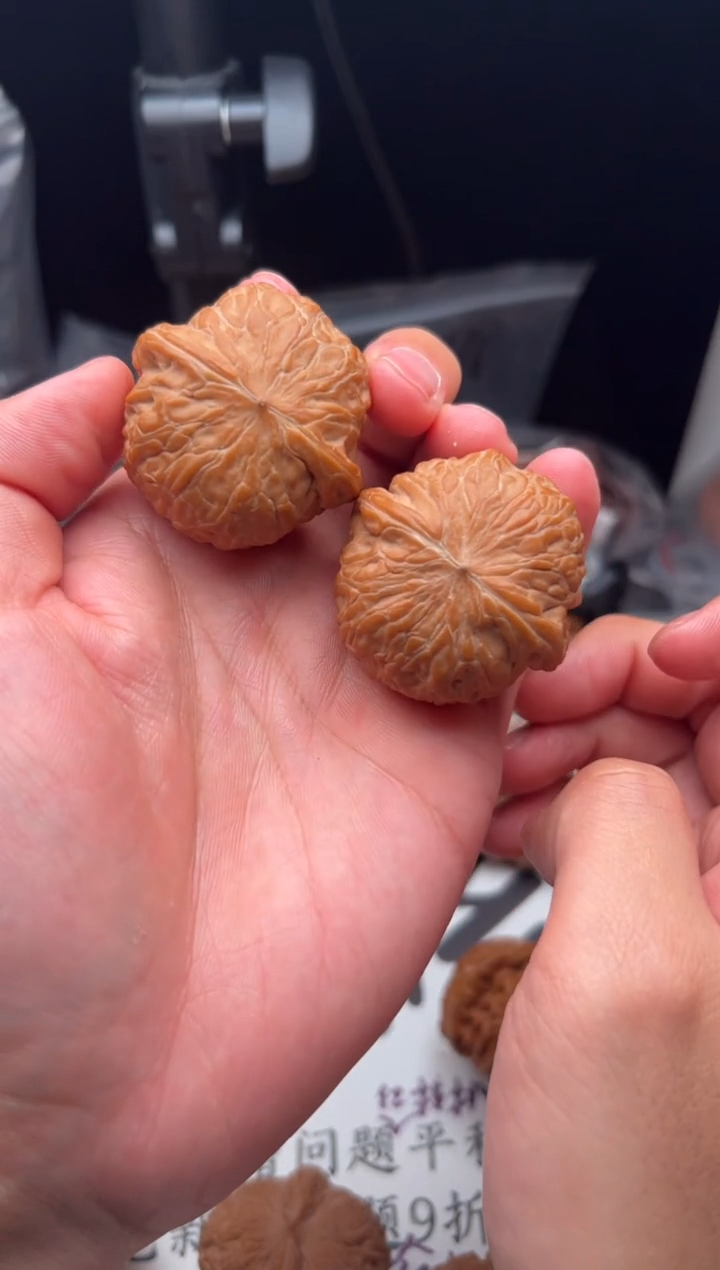 把件桃核   铁锤