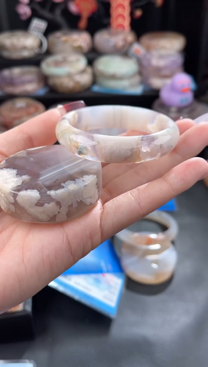 【闪购商品】石英质玉手镯未镶嵌52