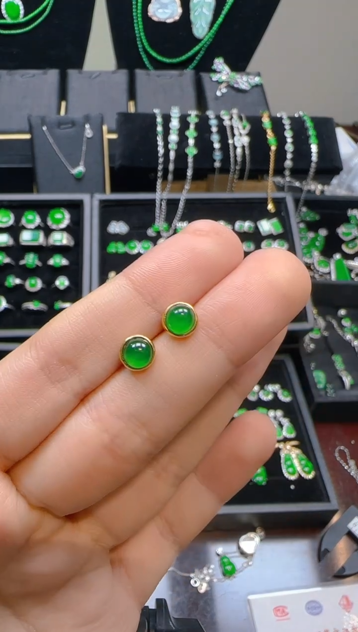 颈饰银S925镀金镶嵌翡翠蛋面耳钉