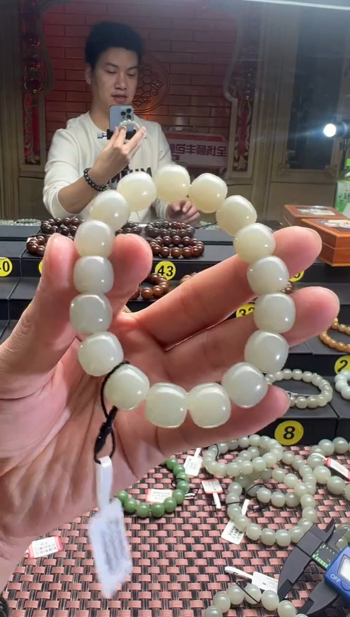 【闪购商品】和田玉手串未镶嵌且末料青白玉老型珠手串卡11*12