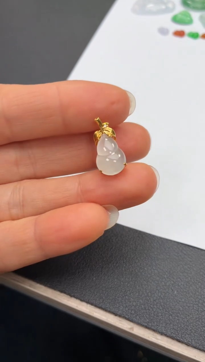 颈饰18K金镶嵌翡翠天然翡翠A货