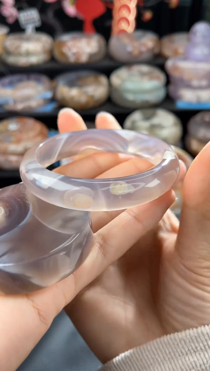 【闪购商品】石英质玉手镯未镶嵌55