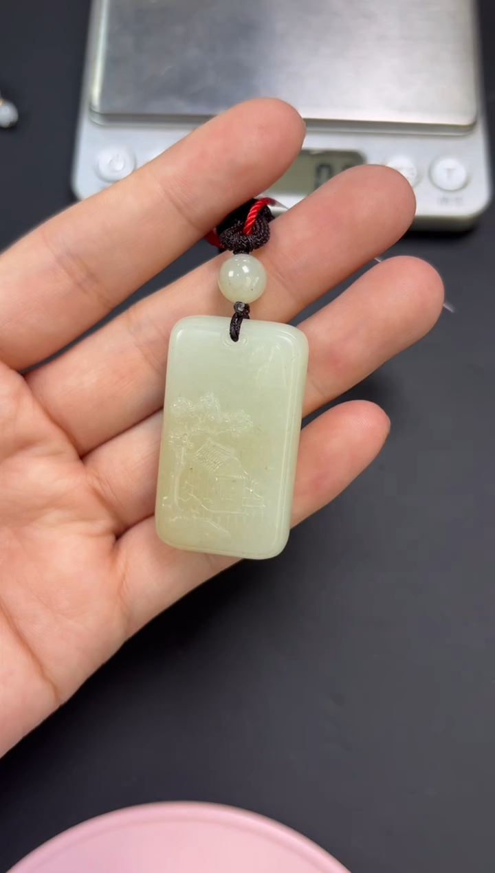 【闪购商品】和田玉吊坠(赠链)未镶嵌且末微色差迪克兰吊坠