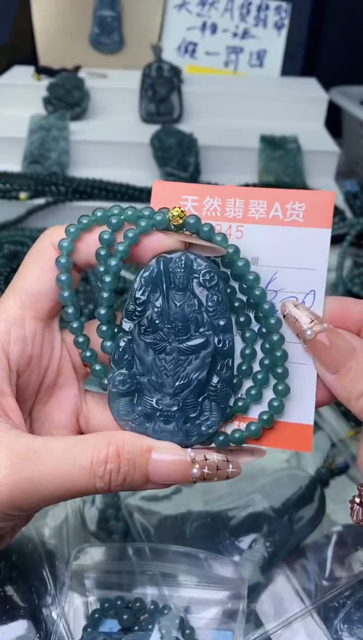 【闪购商品】翡翠颈饰未镶嵌········