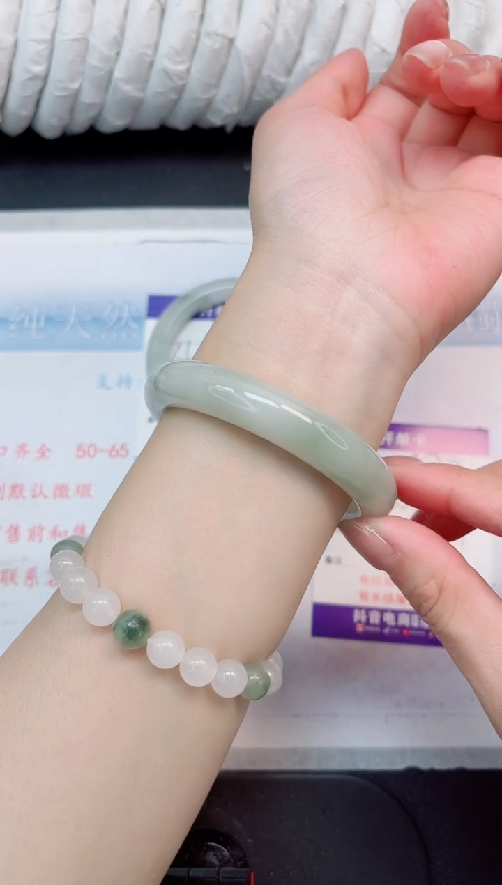 【闪购商品】石英质玉手镯未镶嵌432-56.3有洒金