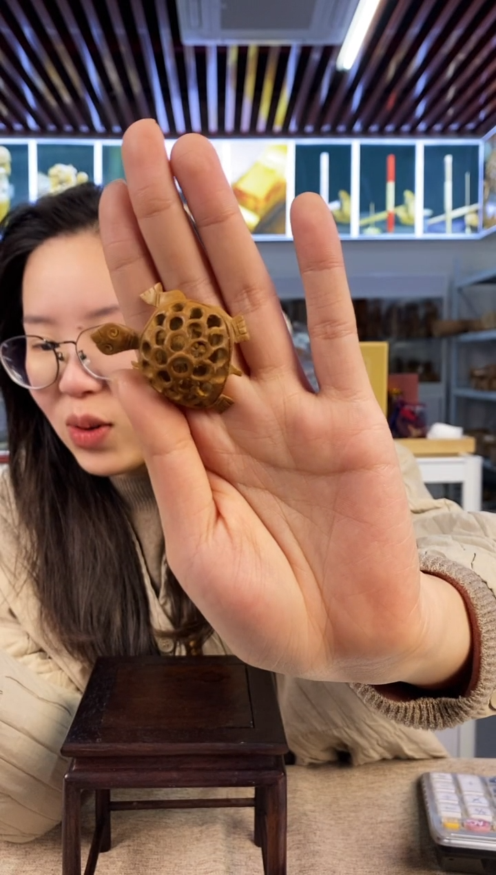 【闪购商品】檀香木六号库-工艺品小龟