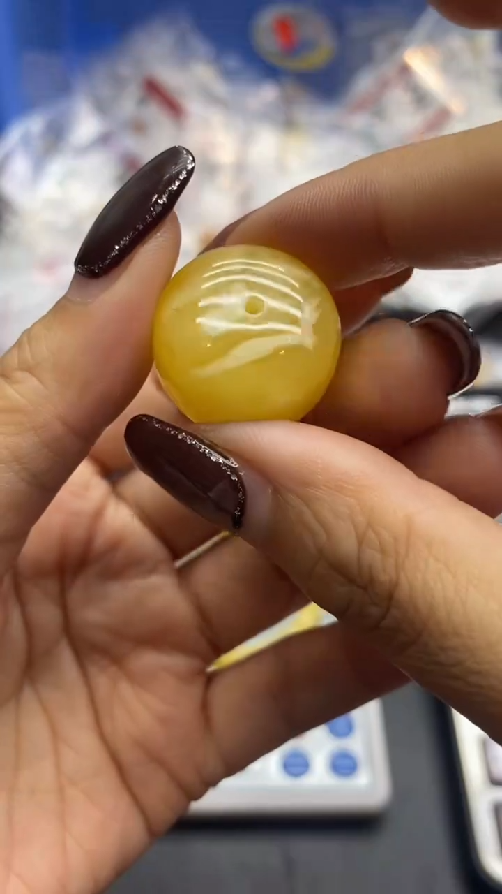 琥珀未镶嵌珠宝奇石654