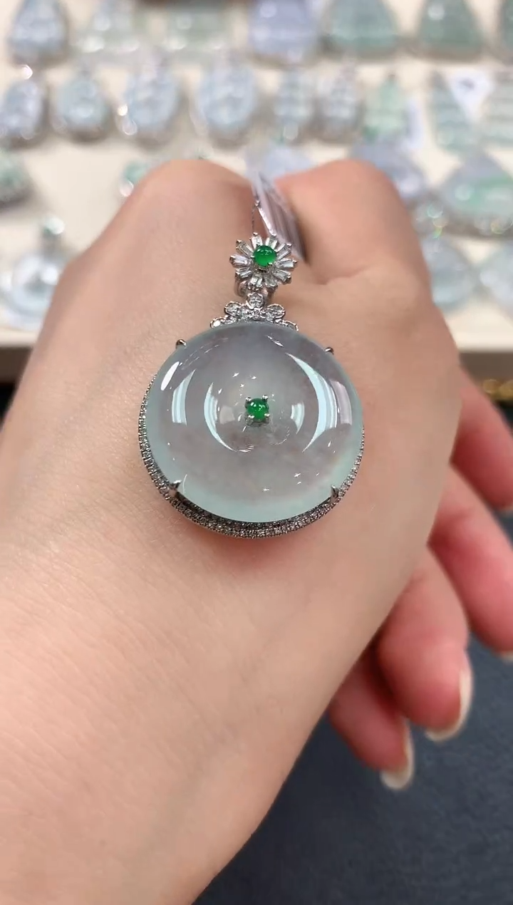 【闪购商品】翡翠吊坠(不含链)18K金镶嵌n30       