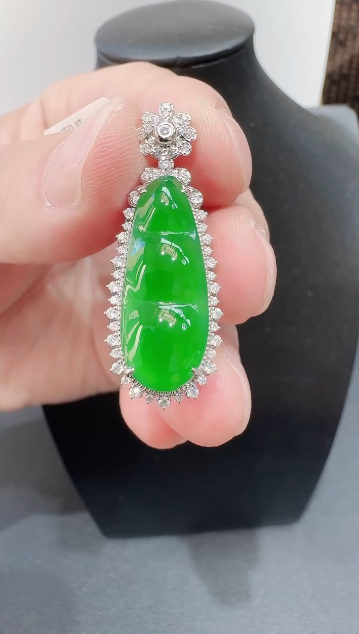 颈饰18K金镶嵌翡翠寄售回流，24小时鉴赏期