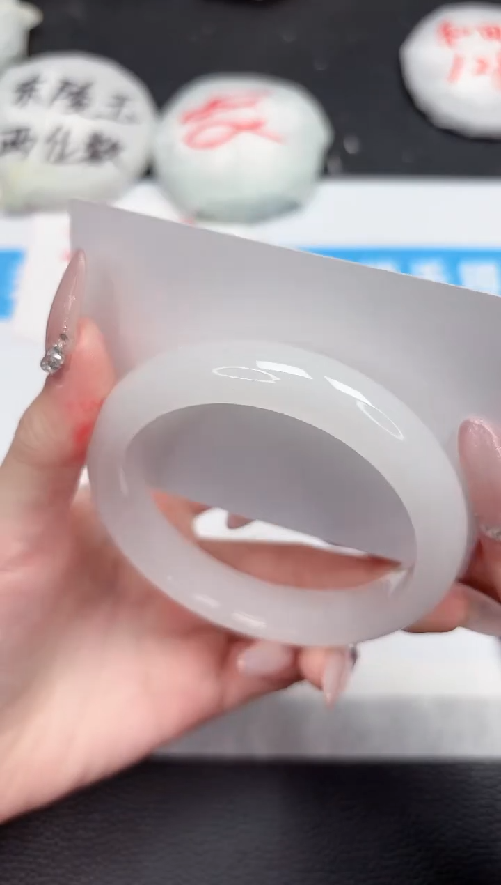 【闪购商品】石英质玉手镯未镶嵌402-55